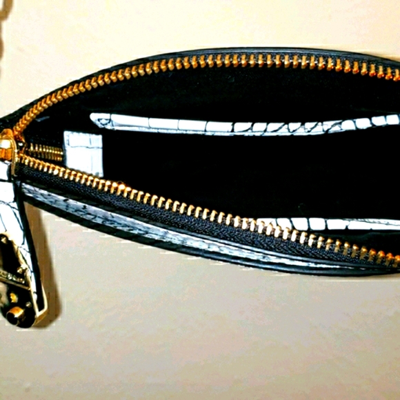 Calvin Klein Leather Crossbody. - Picture 5 of 5